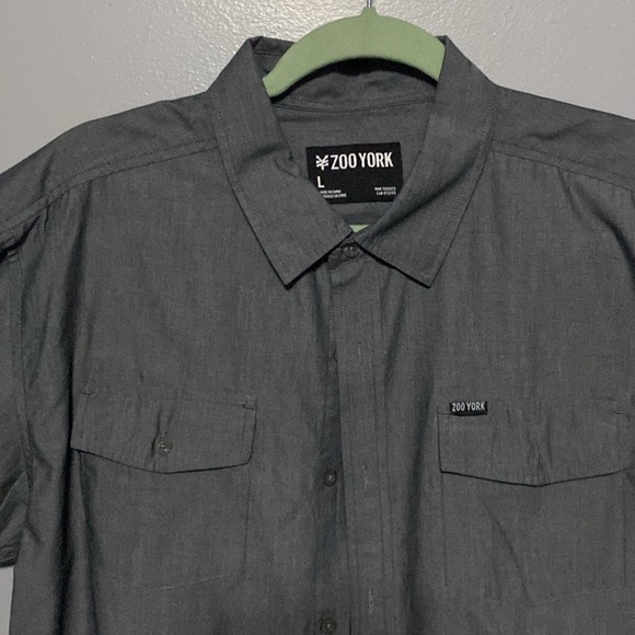 Men’s Short Sleeve Button up Shirts - Picture 2 of 5